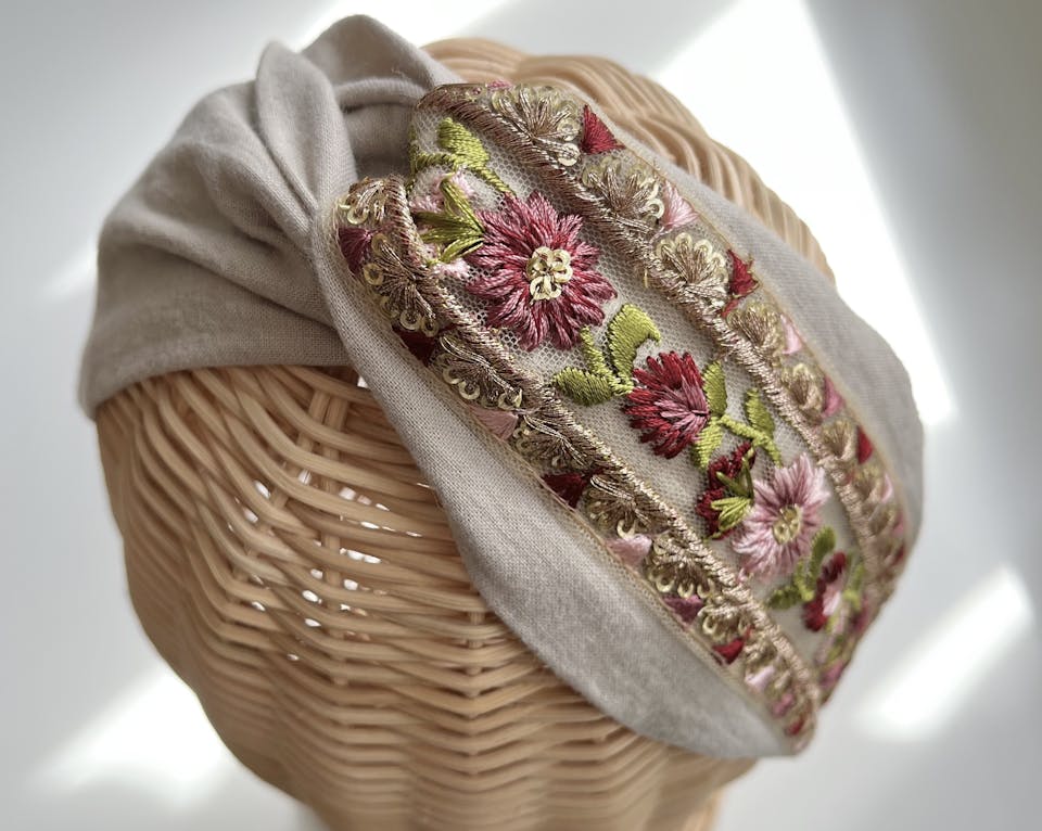 【初心者さんにも】インド刺繍リボンを用いたヘアバンドの作り方