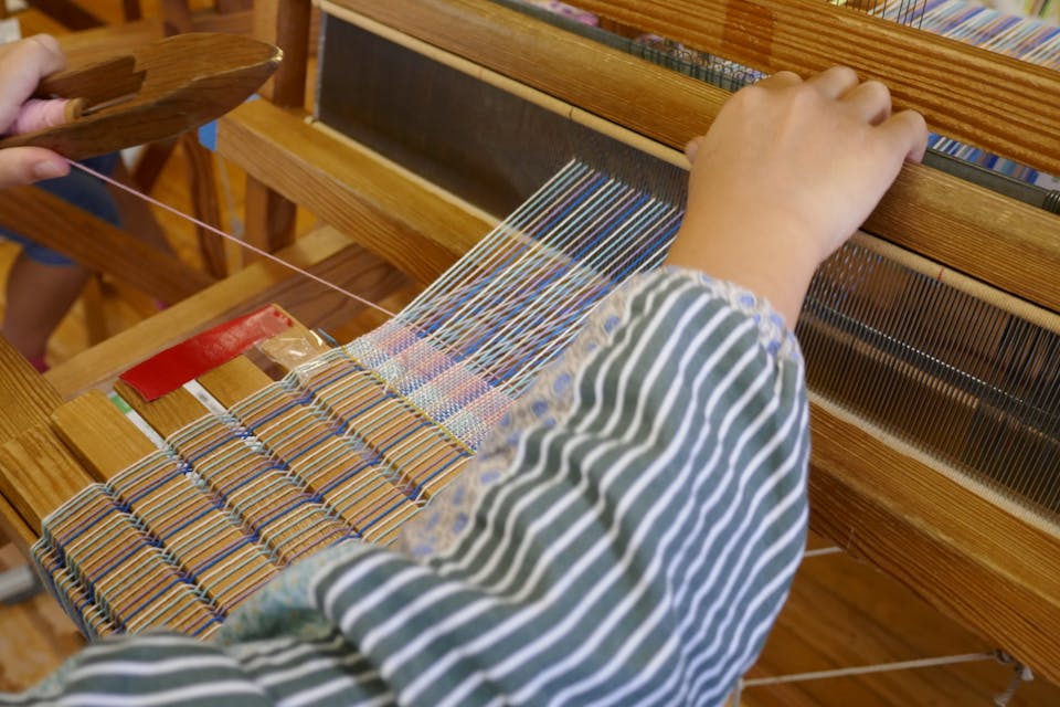 【作品例あり】自分だけのオリジナル布を作れる手織りとは？