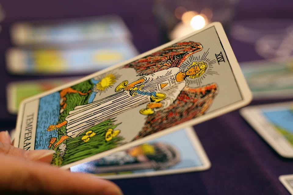 目標設定に役立つ！自分を見つめ直すタロット占いのやり方