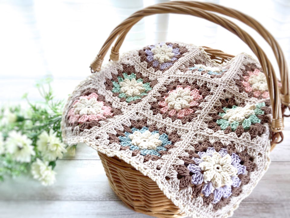 【サクッと編める】かぎ針編みモチーフの簡単な編み方や初心者にもおすすめの作品を紹介