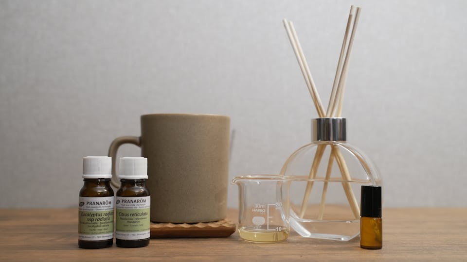 【毎日に癒しを】アロマクラフトで楽しむ1人時間｜アロマの作用・材料・作り方・作品アイデアを紹介