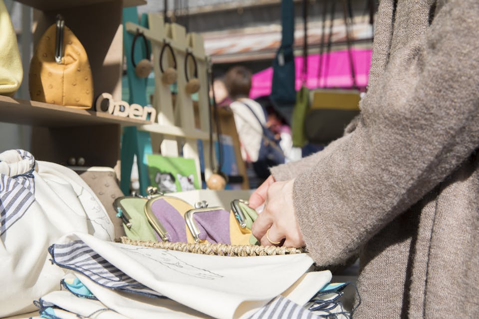 イベント出展成功の鍵！接客と商品陳列をマスターするオンライン講座をご紹介