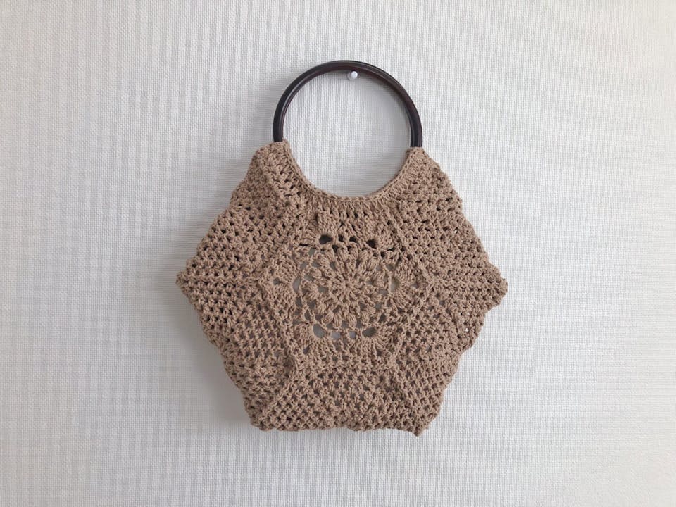 ATELIER *mati*「【PDF編み図付き】六角形モチーフ繋ぎの丸持ち手トートの作り方」