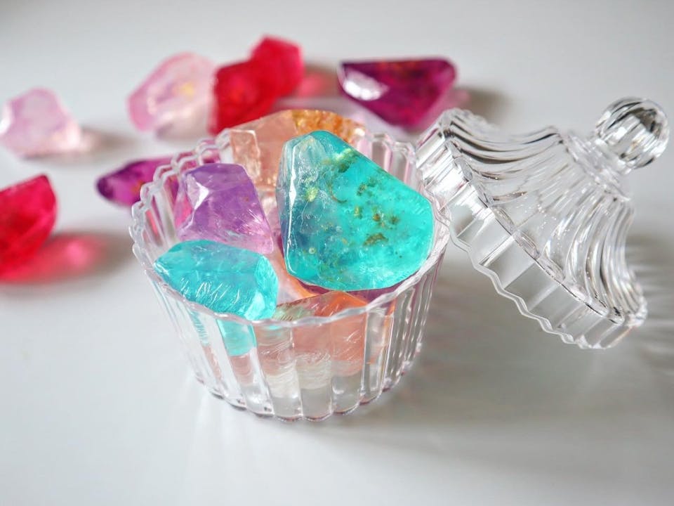 お家で簡単&綺麗！紙コップとレンジで作る宝石石鹸講座