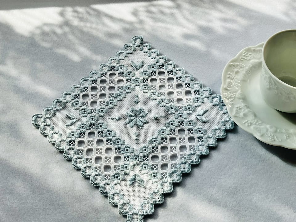 ハーダンガー刺繍(白刺繍)