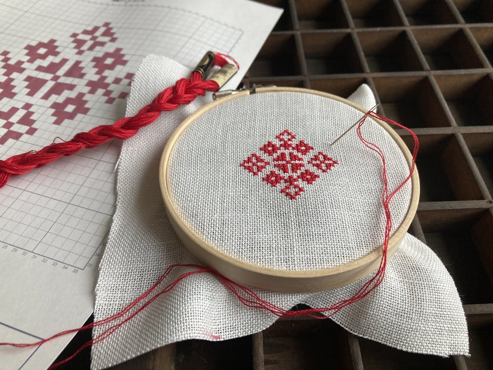 クロスステッチ刺繍とは？