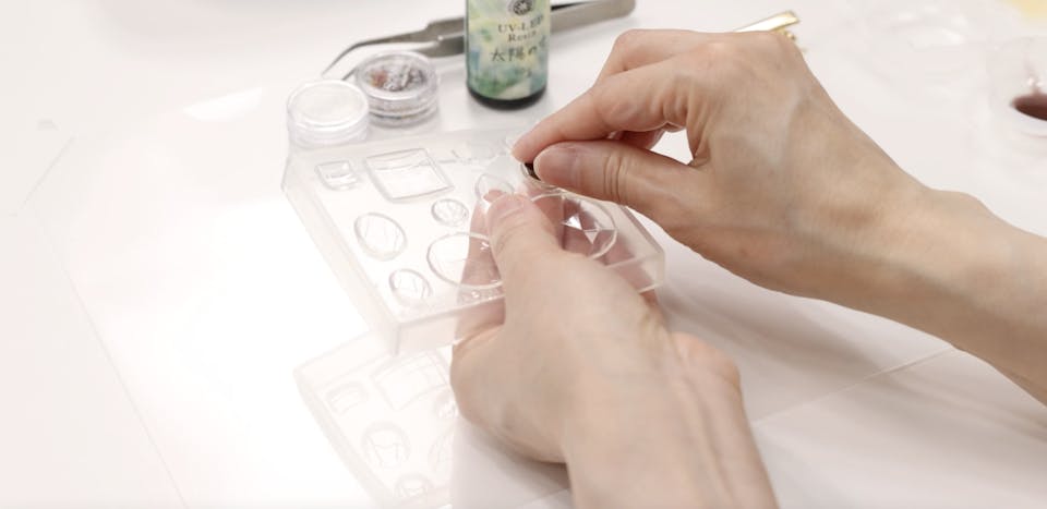 3-2．モールドからパーツを取り出す