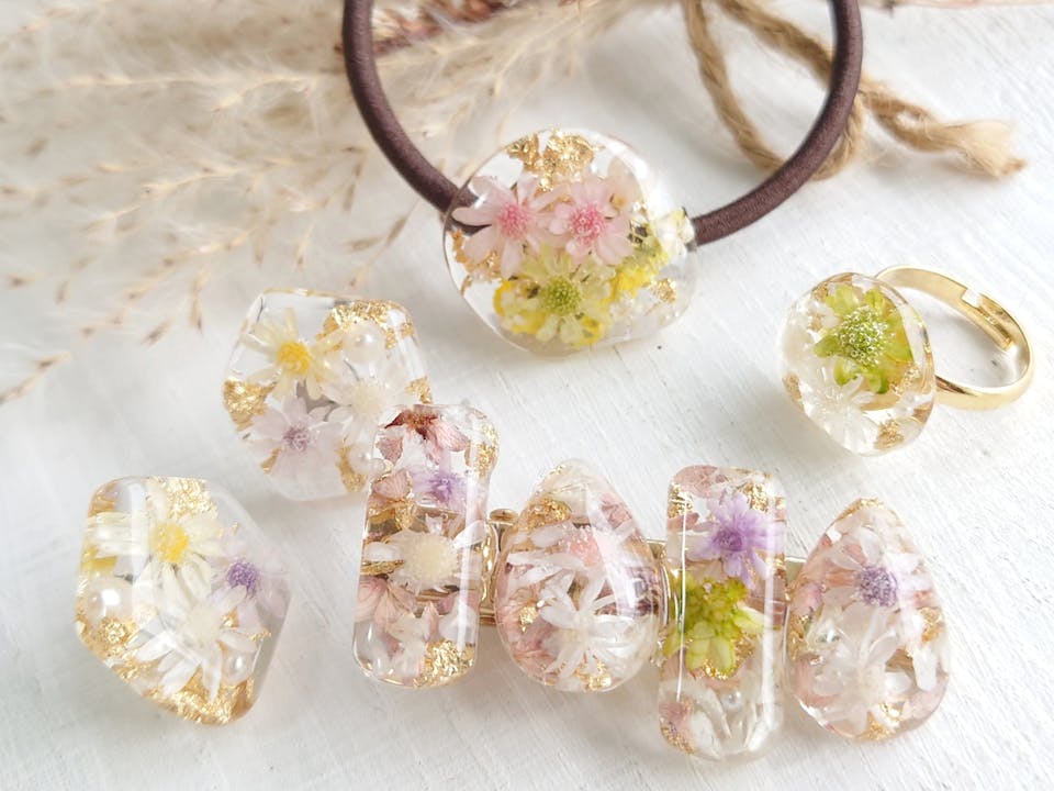 小夏工房「本物のお花で作る、初心者さんのためのレジンアクセサリー講座」