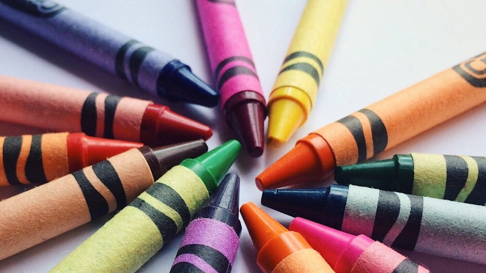 クレヨンや絵の具で着色はできるの？