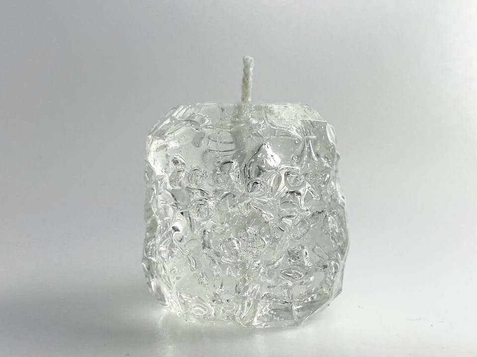 作品3：とろける透明なキャンドル