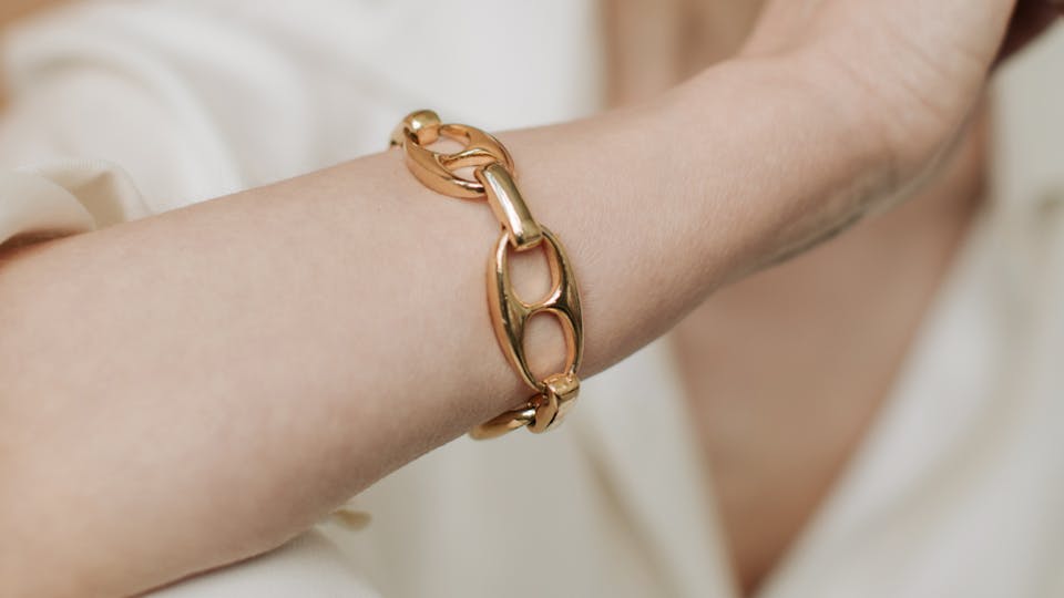 4．ブレスレット｜つけたイメージが伝わる写真を