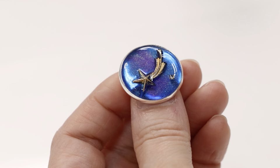 作り方6．再びUV-LEDライトを当てて固めたらレジン部分は完成