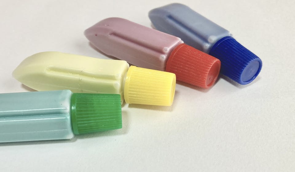 絵の具(乾いたら耐水性になるもの)