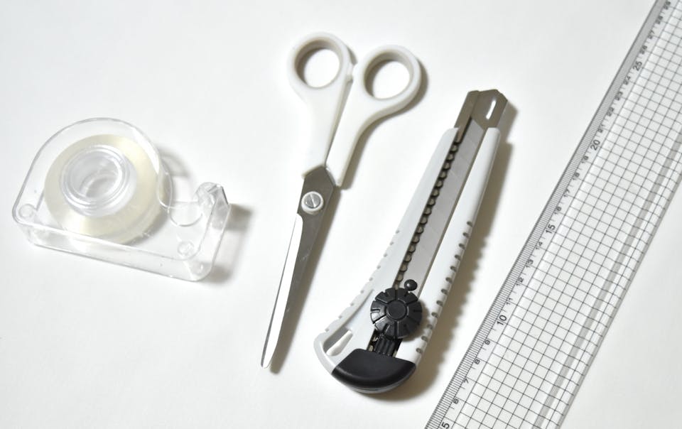 ハサミ、カッター、定規