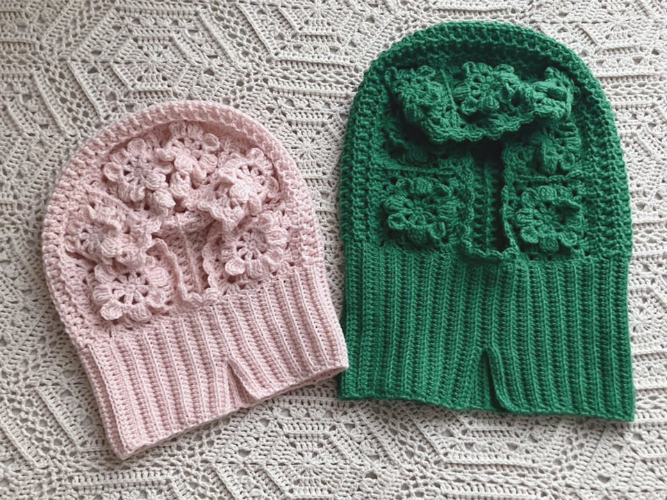 ATELIER *mati*「【PDF編み図付き】お花モチーフ繋ぎのバラクラバの作り方」