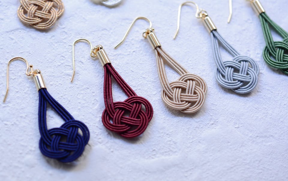 水引で結ぶ、「あわじ（あわび）結び」のピアス・イヤリング