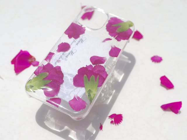 意外と知られていない
「本物のお花スマホケース」の作り方のイメージ画像