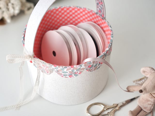 スカラップをあしらう
「可愛い丸型バスケット」のイメージ画像