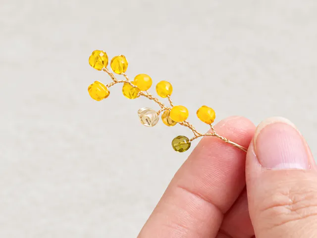 ビーズを使って愛らしいミモザの花を制作のイメージ画像