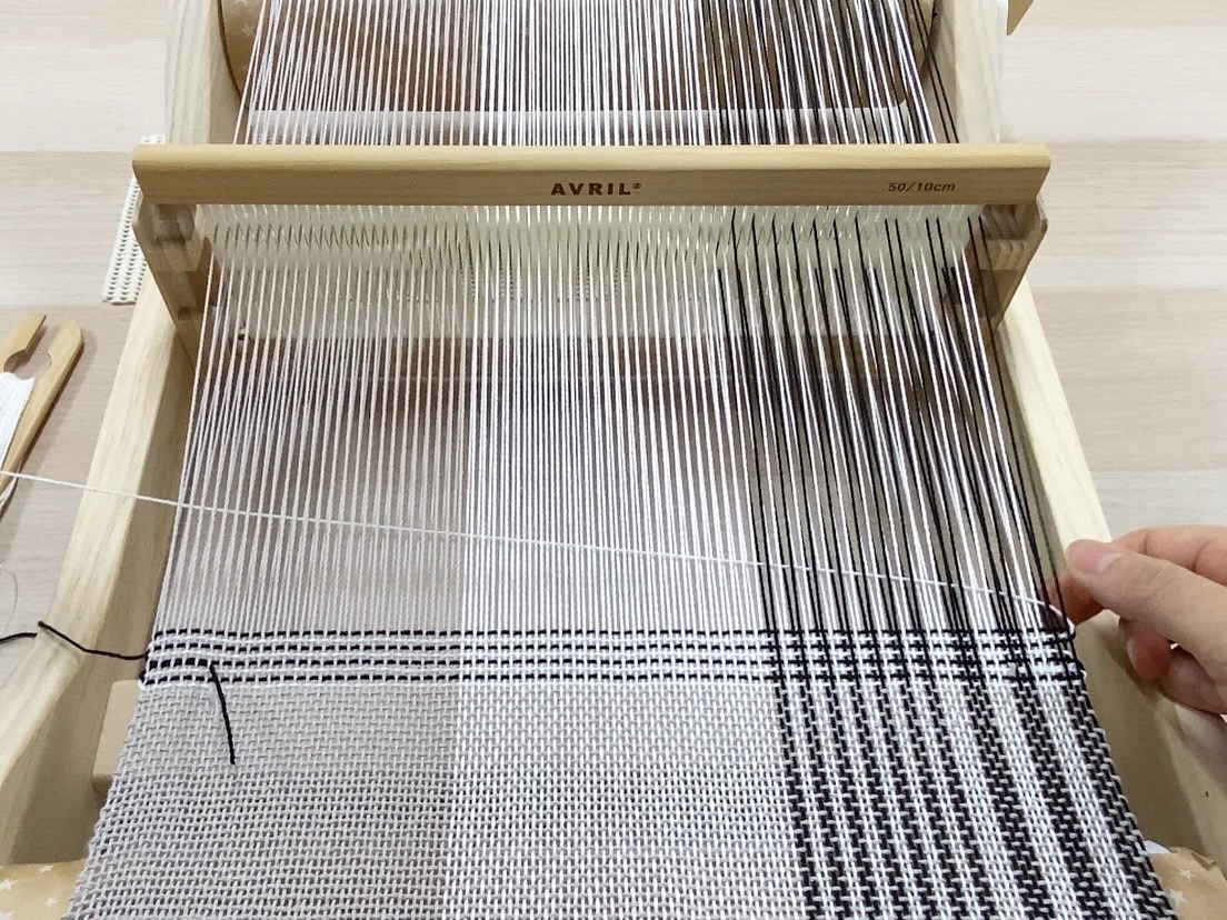 コースレッスン】普段使いの布を織る、初めての手織りレッスン | 手織り