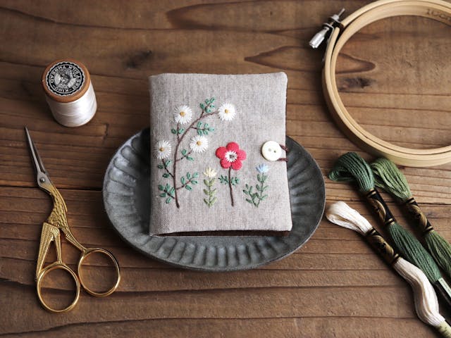 素朴さが美しい「草花刺繍」のイメージ画像