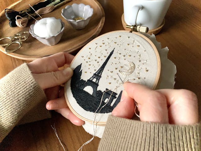 神秘的で幻想的な「星空刺繍」のイメージ画像