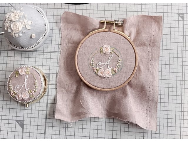 華やかさの中に繊細さがある「リボン刺繍」のイメージ画像
