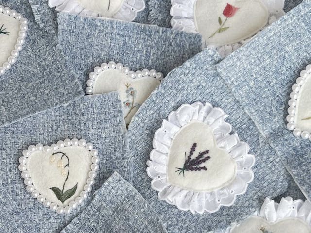 アレンジしやすいお花のモチーフ刺繍のイメージ画像