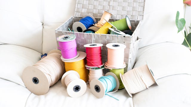 軽量で丈夫なナイロン製の紐「パラコード」のイメージ画像