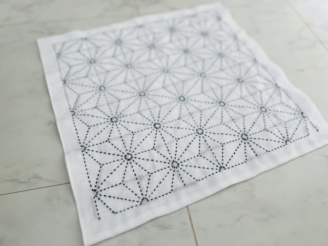 刺し子の伝統的な図案「麻の葉」に挑戦のイメージ画像