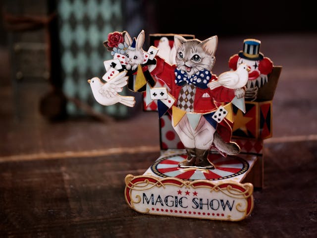 プラバンに色鉛筆で塗って創るアート作品のイメージ画像