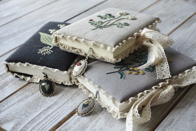 【ボタニカル刺繍で愉しむ】アンティークな手帳カバー・ブックカバー制作マスター講座