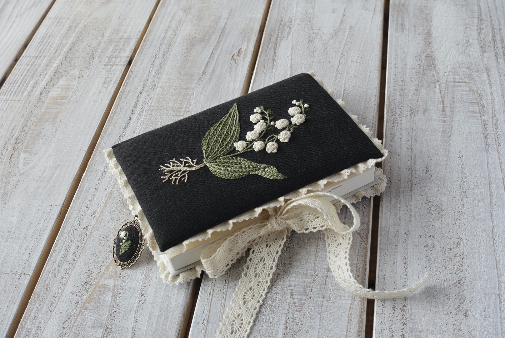 【ボタニカル刺繍で愉しむ】アンティークな手帳カバー・ブックカバー制作マスター講座の紹介画像2