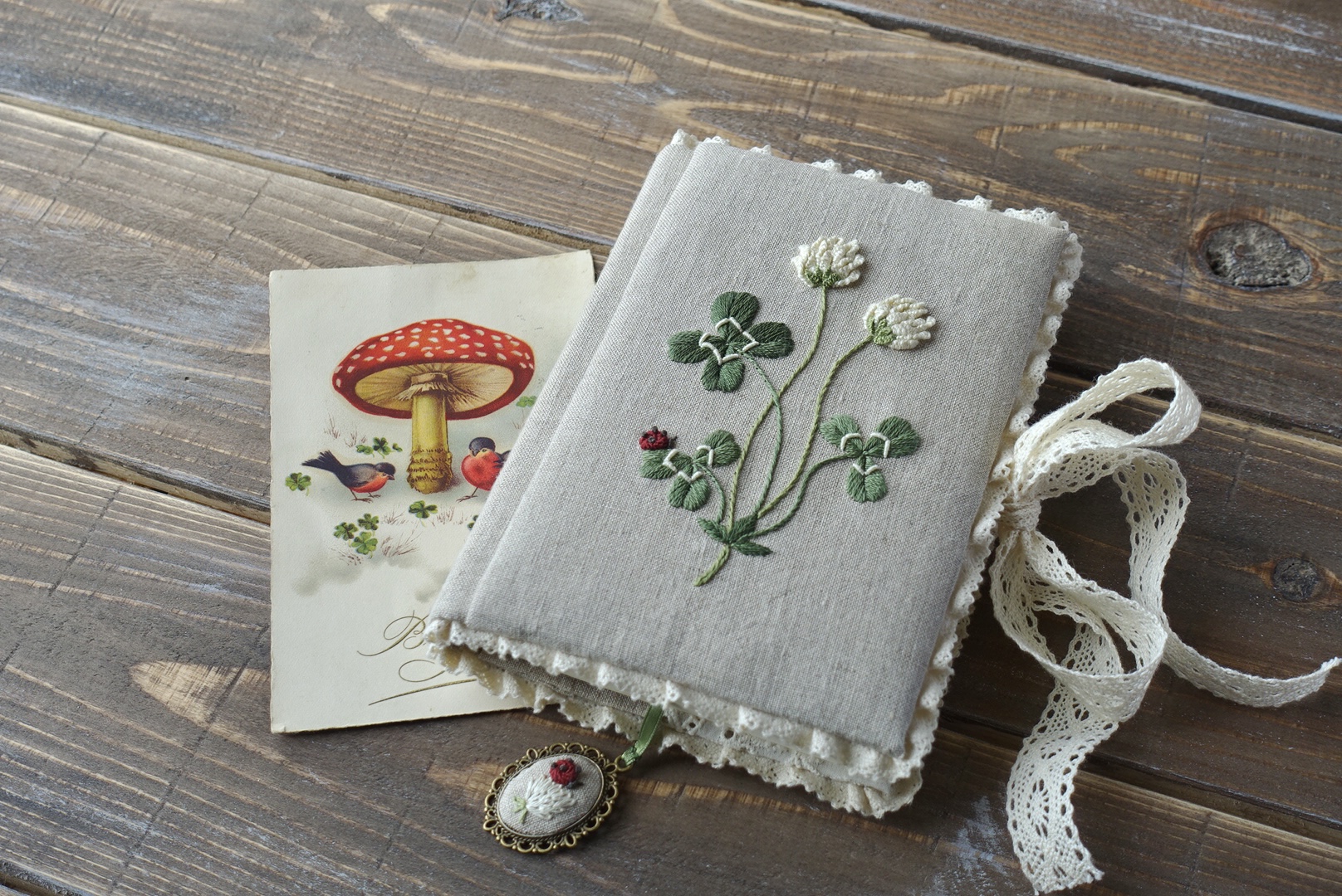 あーちゃん様オーダー ハンドメイド ブックカバー 手刺繍 文庫本