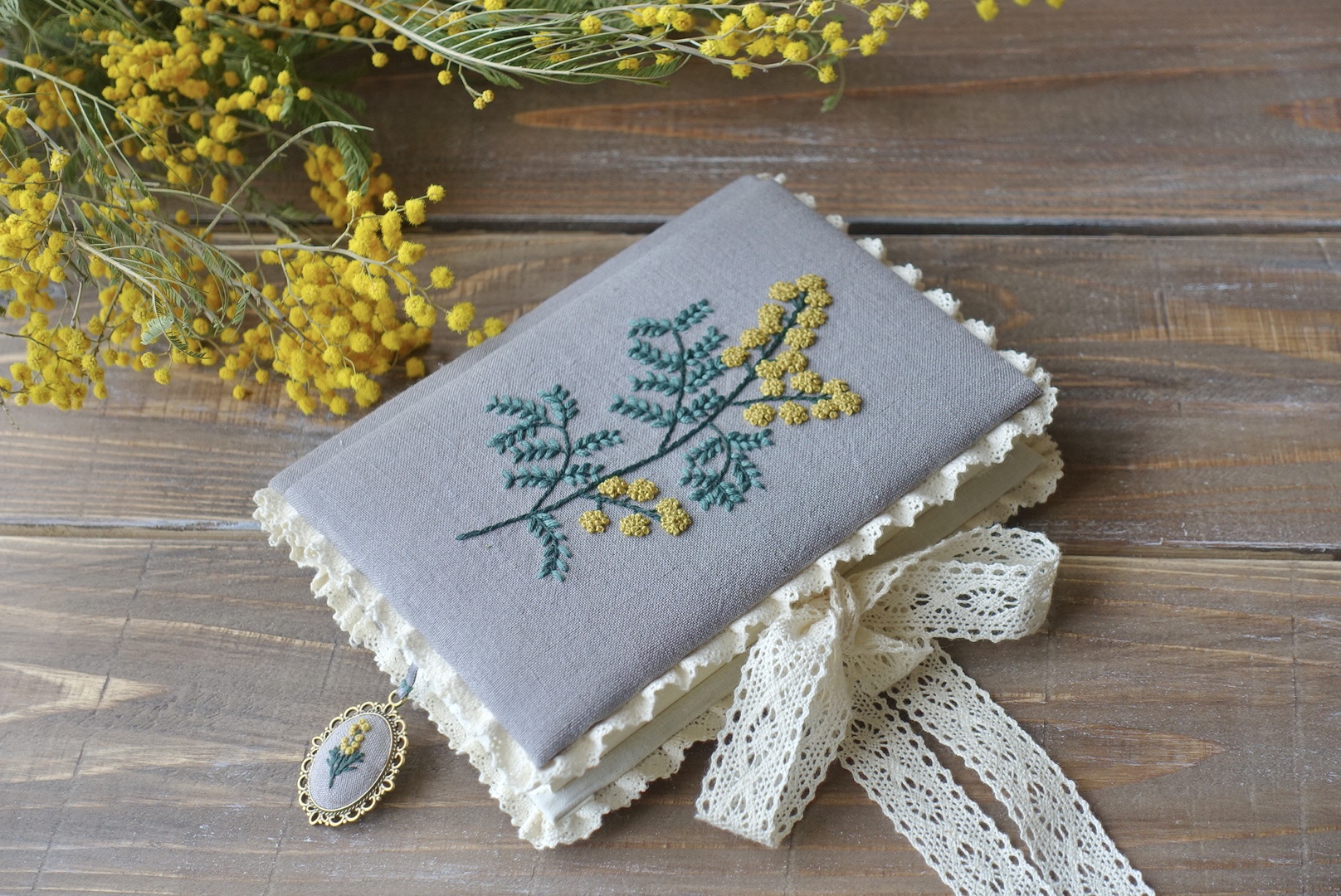 【ボタニカル刺繍で愉しむ】アンティークな手帳カバー・ブックカバー制作マスター講座の紹介画像4