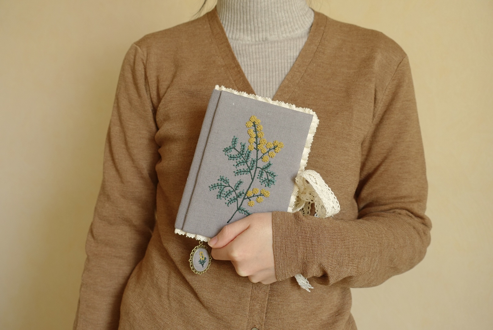 【ボタニカル刺繍で愉しむ】アンティークな手帳カバー・ブックカバー制作マスター講座の紹介画像10