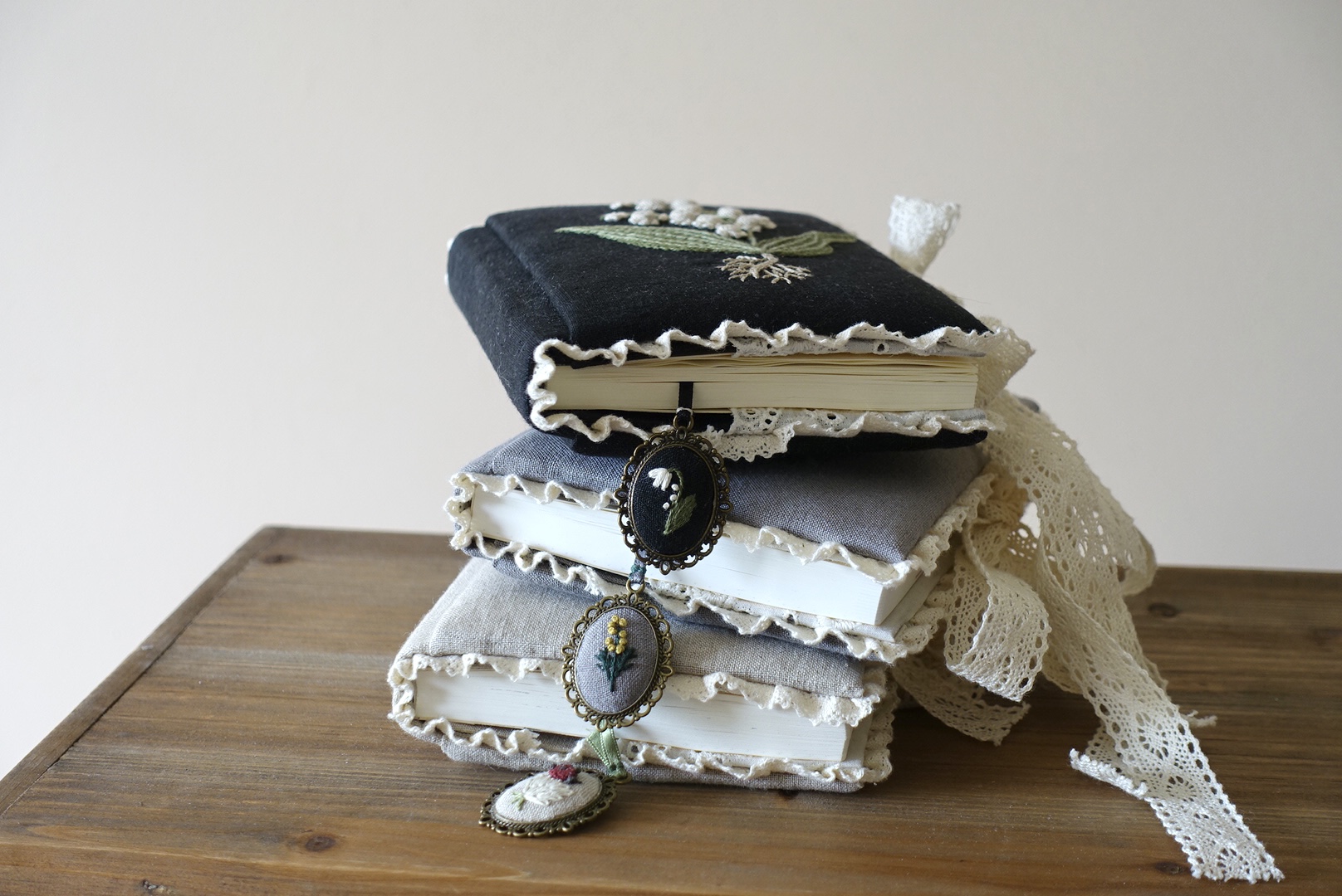 【ボタニカル刺繍で愉しむ】アンティークな手帳カバー・ブックカバー制作マスター講座の紹介画像14