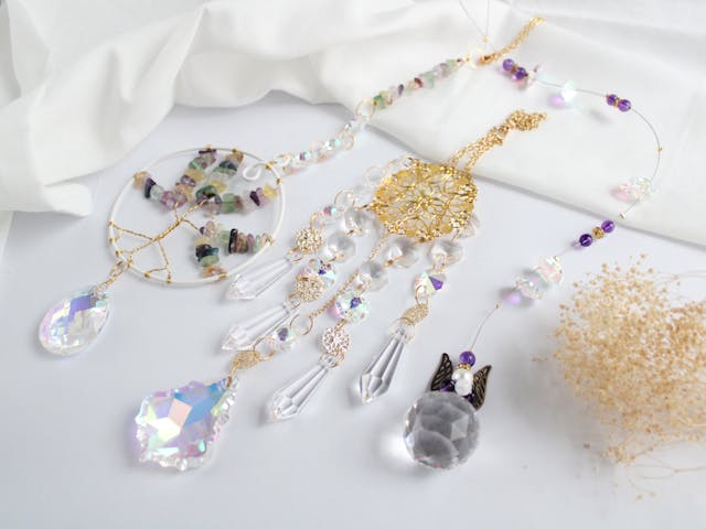 輝く光が幻想的な サンキャッチャー制作講座