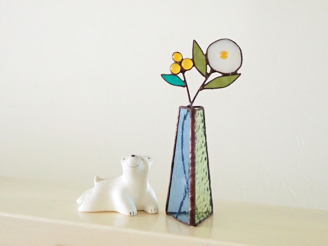 コースレッスン】ステンドグラスで作る、一輪挿しクラフト講座 | FANTIST