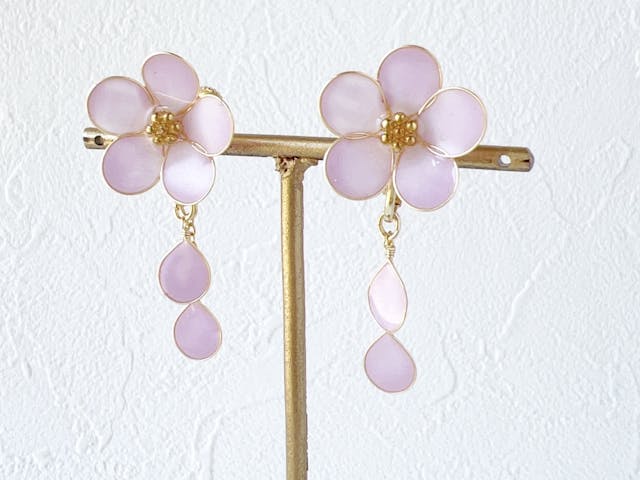 好みの色味で仕上げる！ディップフラワーアクセサリー講座