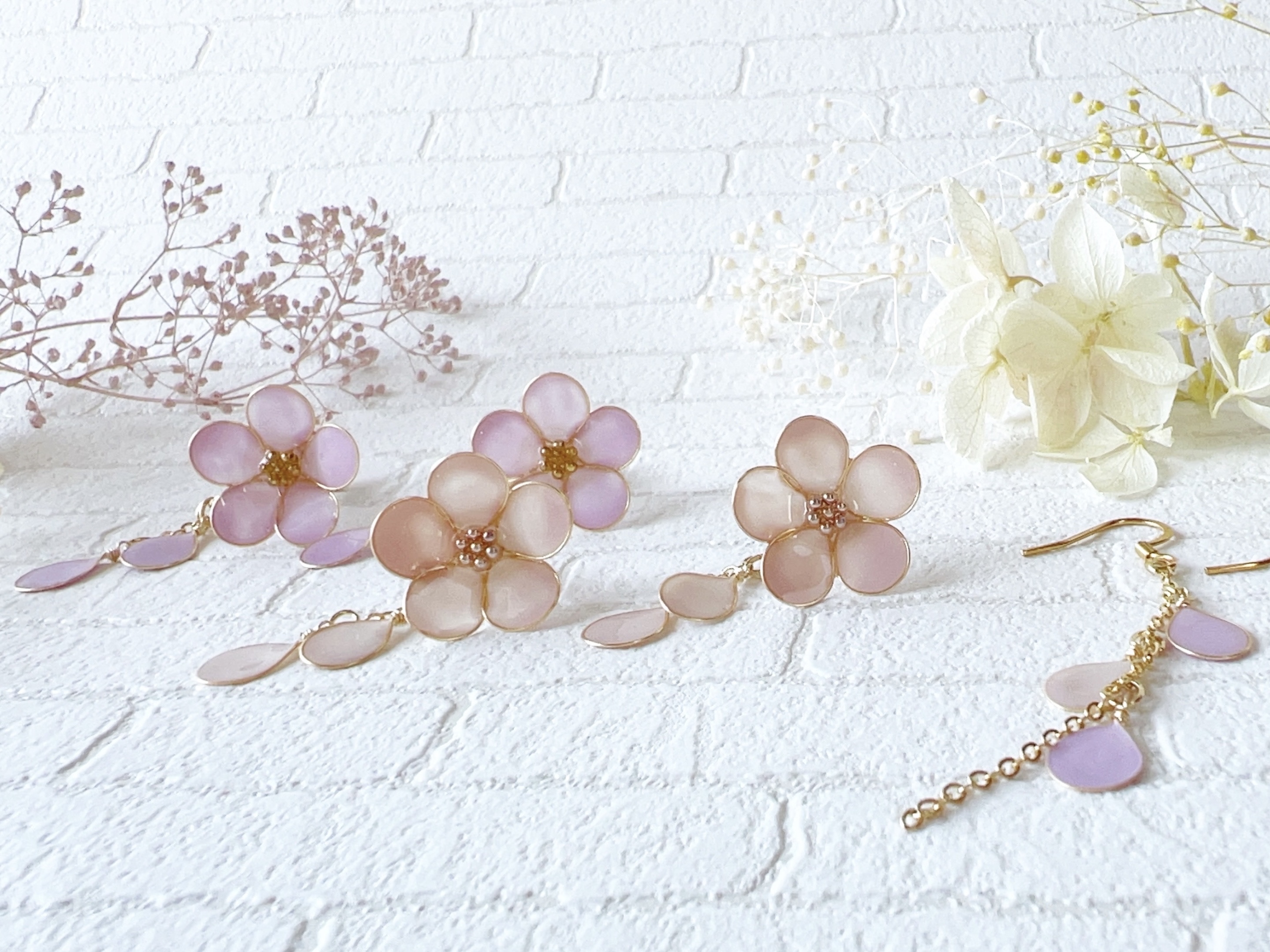 好みの色味で仕上げる！ディップフラワーアクセサリー講座の紹介画像2