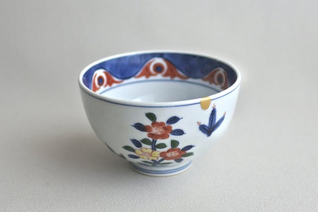 漆を使って直す、はじめての本格金継ぎ講座〜「欠けた器」の直し方編〜