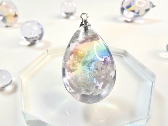 自分だけの世界観を詰め込んだ立体レジンアートアクセサリー講座