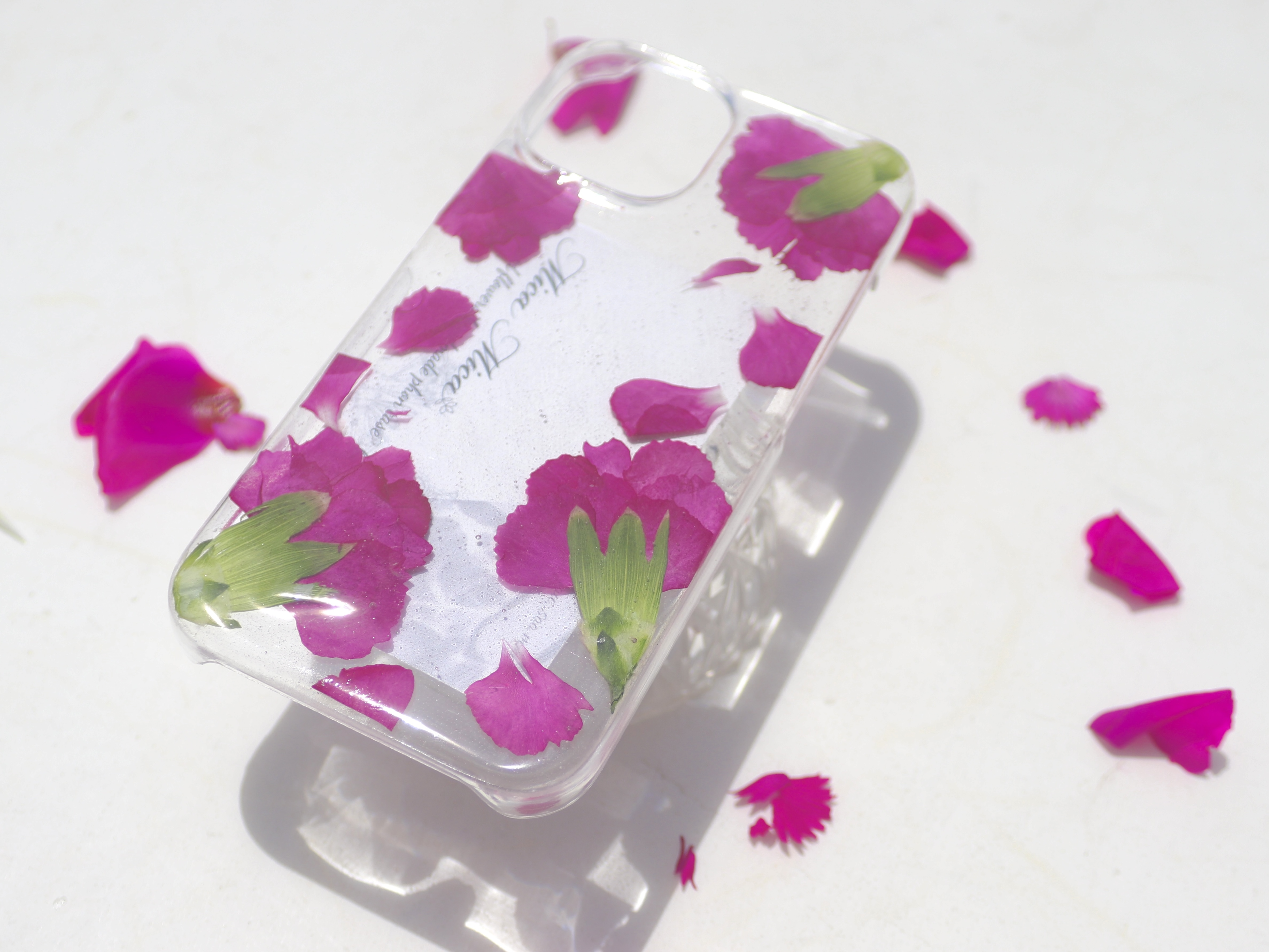 本物のお花を使った、カーネーションスマホケース作り講座【中級】の紹介画像1