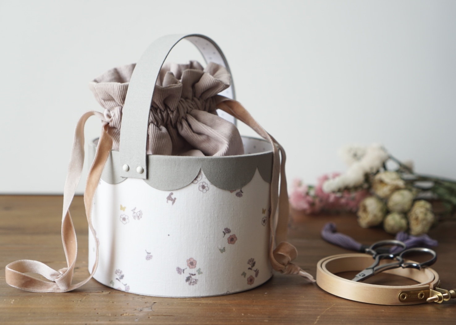 丸箱を楽しくマスター！カルトナージュで作る、スカラップバスケット講座