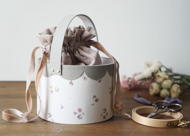 丸箱を楽しくマスター！カルトナージュで作る、スカラップバスケット講座