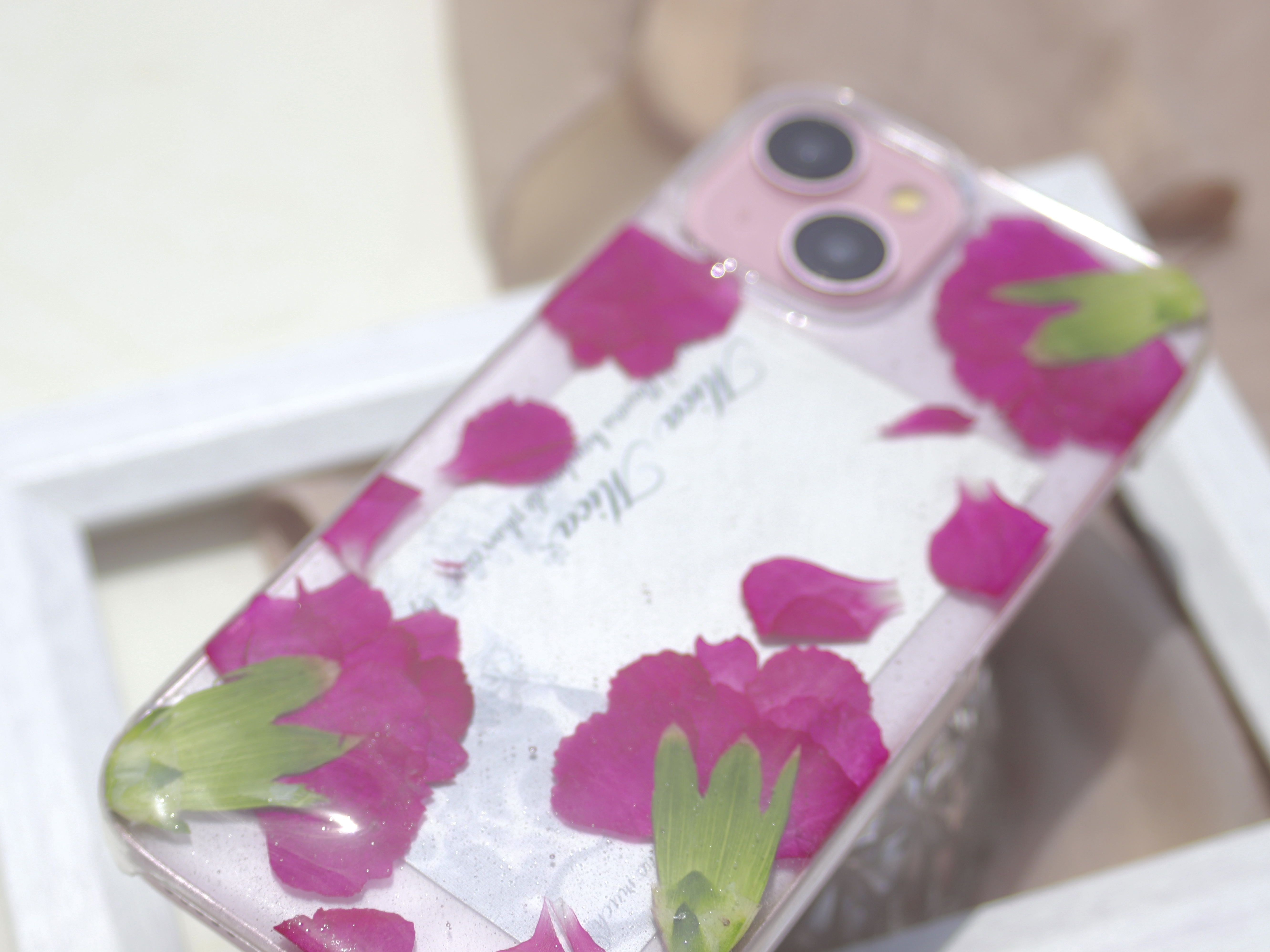 本物のお花を使った、カーネーションスマホケース作り講座【中級】の紹介画像3