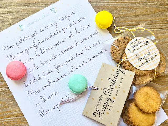 ボールペンで書く、かわいい「フランス筆記体」講座