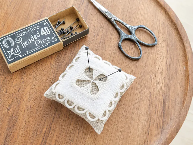 デンマークの白糸刺繍、はじめての「ヘデボ」講座〜基礎ステッチで作るピンクッション〜