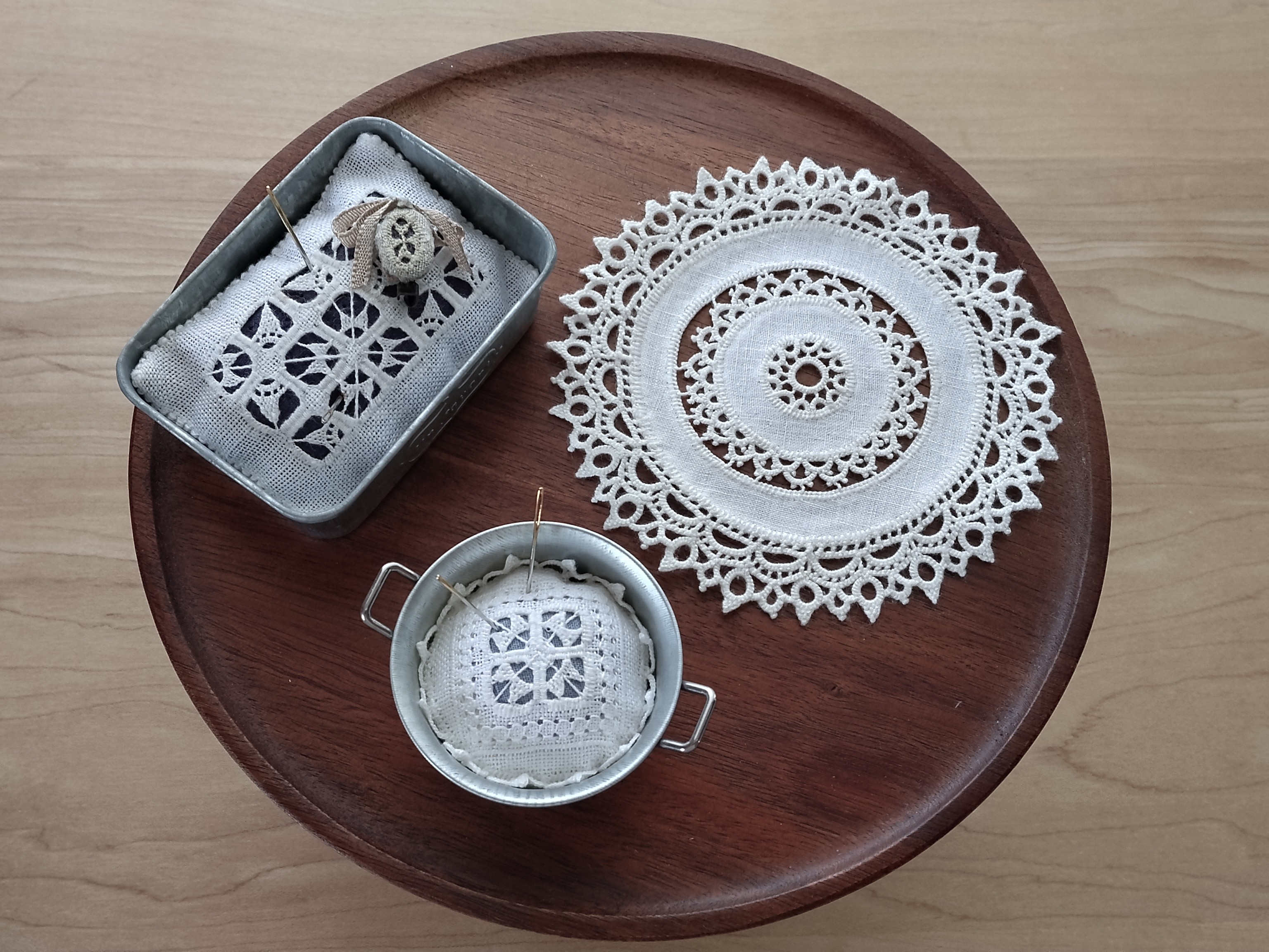 デンマークの白糸刺繍、はじめての「ヘデボ」講座〜基礎ステッチで作るピンクッション〜の紹介画像4